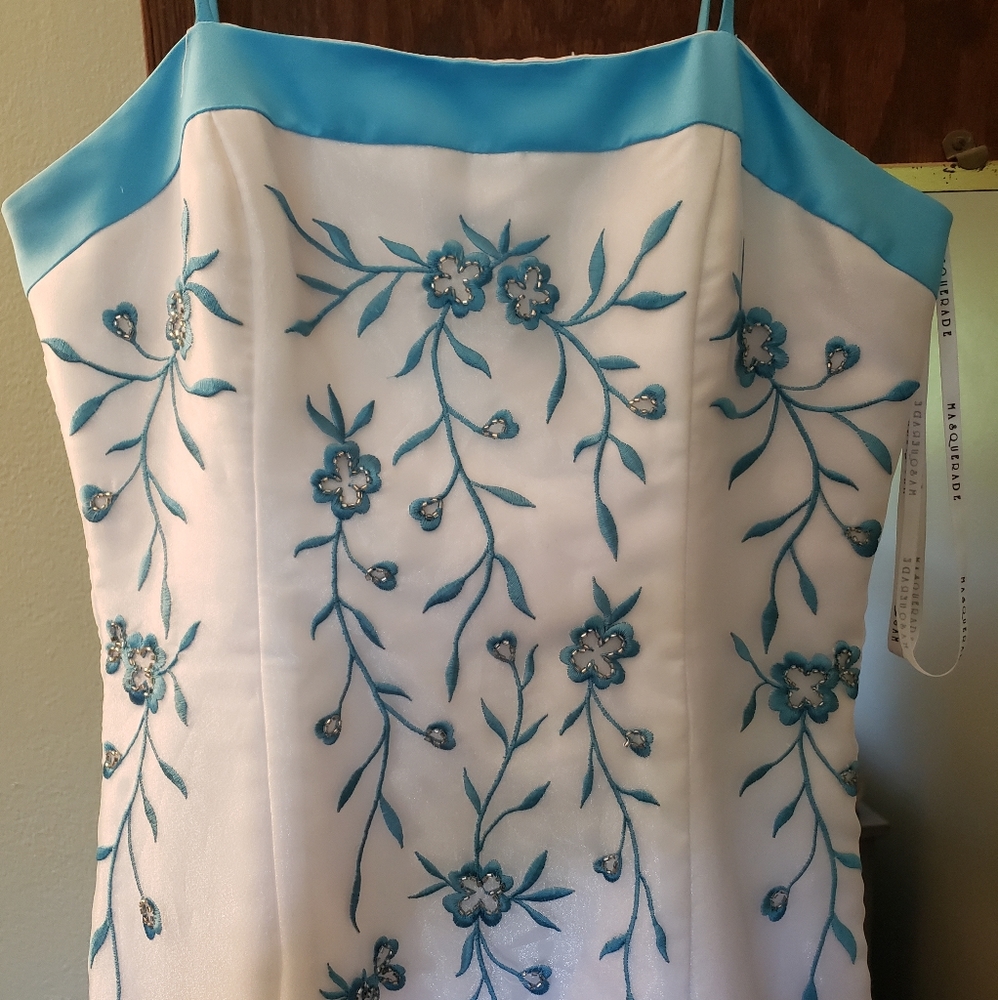 Prom dress - Picture 2 of 4